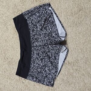 Lululemon Run Times Short Iced Wave White Black / Black Size 8